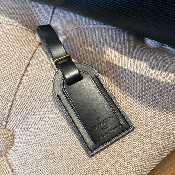 Louis Vuitton Deauville Epi Black Leather - Picture 12 of 13